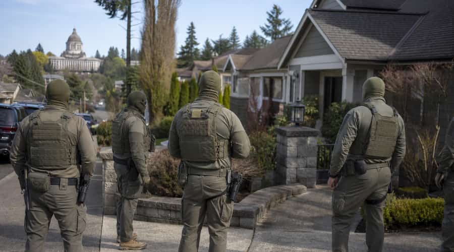 Yakima Man Arrested for Threatening to Open Fire on ICE Agents With AR-15