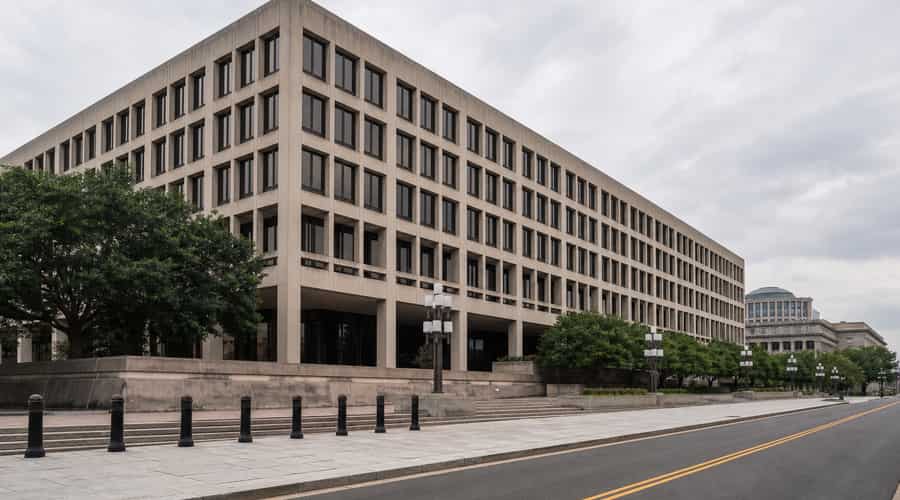 Labor Department threatens to withhold funds from governors over unemployment fraud