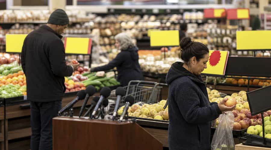 Giant Eagle cuts prices on 300 items after Trump's cost of living push